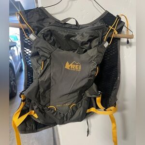REI Co-op Gray and Yellow Swiftland 5 vest medium/large